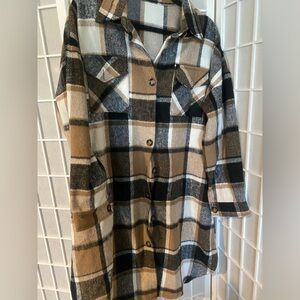 Button Up Long Sleeve Plaid Long Shirt Jacket Shacket, size M. Perfect for fall.